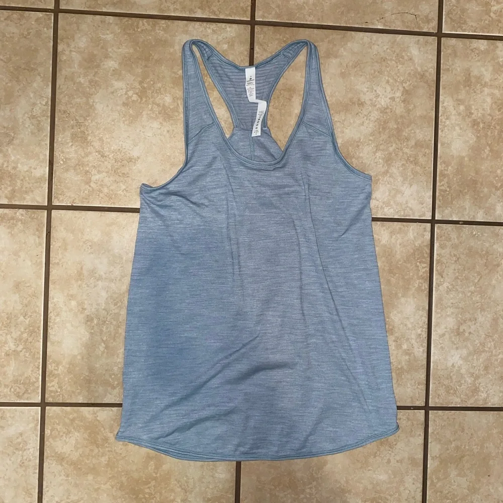 Lululemon tank size 4 - Picture 1 of 4